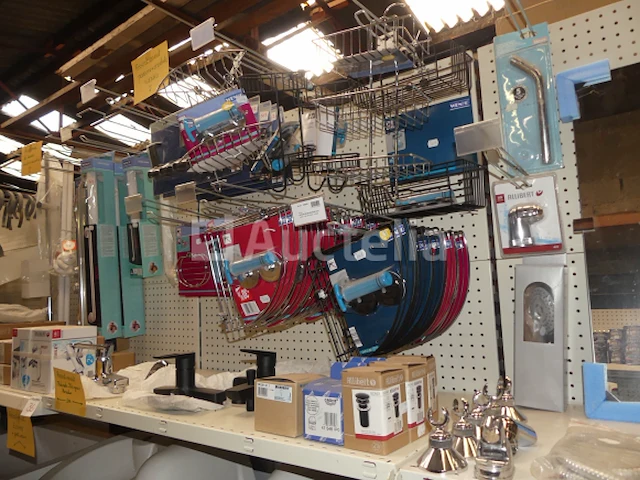 Diverse sanitaire voorzieningen en accessoires - afbeelding 11 van  15