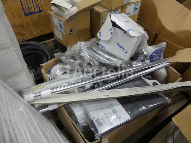 Diverse sanitaire voorzieningen - afbeelding 7 van  12