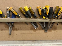 Diverse schroevendraaiers en beitels - afbeelding 4 van  9