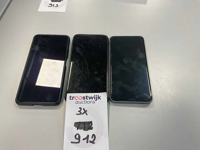 Diverse smartphones (3x) - afbeelding 1 van  4