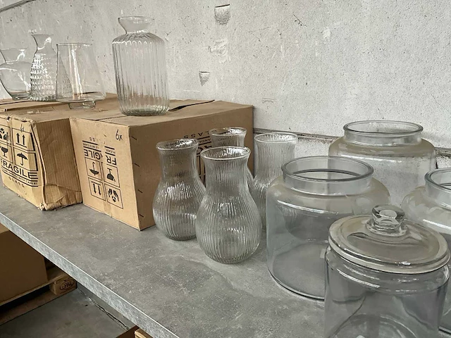 Diverse soorten vazen (30x) - afbeelding 6 van  15