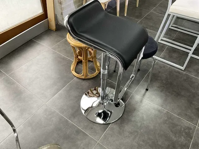 Diverse stoelen (4x) - afbeelding 2 van  4