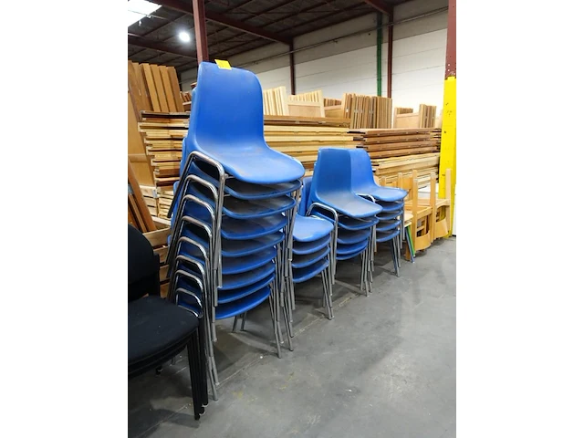 Diverse stoelen - afbeelding 2 van  4