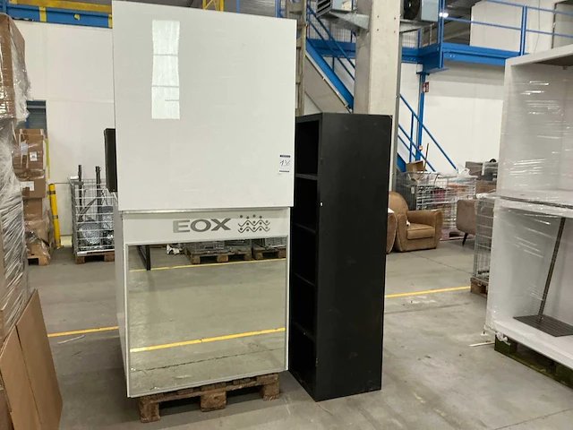 Diverse stukken winkelmeubilair (3x) - afbeelding 1 van  4