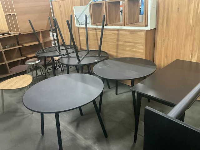Diverse tafel (10x) en 3 diverse krukjes - afbeelding 1 van  8