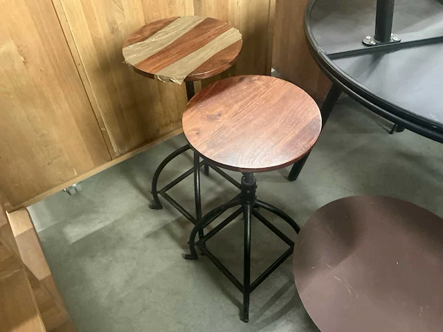 Diverse tafel (10x) en 3 diverse krukjes - afbeelding 7 van  8