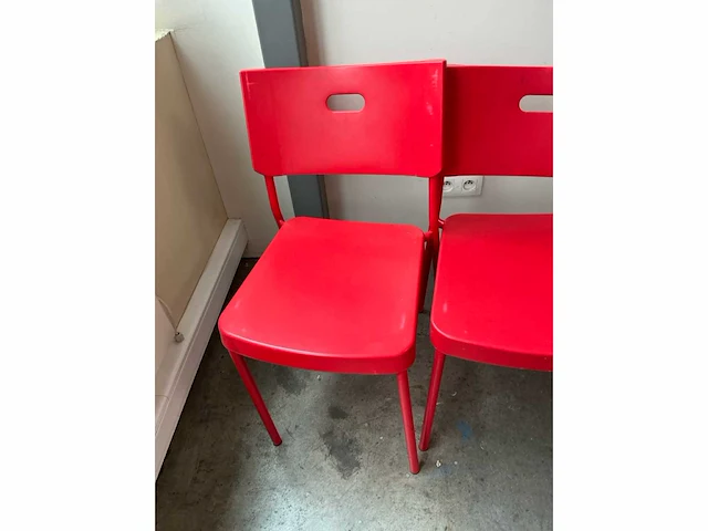 Diverse tafels (6x) en stoelen (23x) - afbeelding 2 van  14
