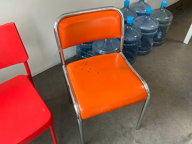 Diverse tafels (6x) en stoelen (23x) - afbeelding 3 van  14