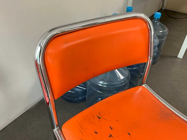 Diverse tafels (6x) en stoelen (23x) - afbeelding 4 van  14