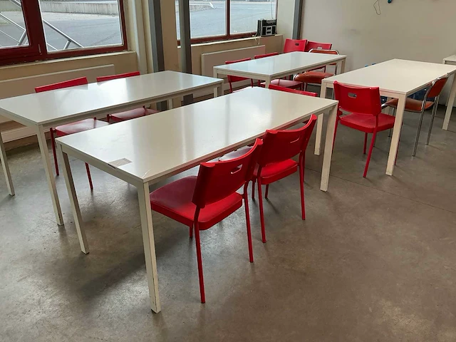 Diverse tafels (6x) en stoelen (23x) - afbeelding 1 van  14