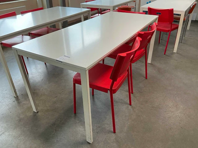 Diverse tafels (6x) en stoelen (23x) - afbeelding 7 van  14