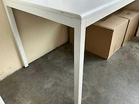 Diverse tafels (6x) en stoelen (23x) - afbeelding 12 van  14