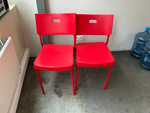 Diverse tafels (6x) en stoelen (23x) - afbeelding 13 van  14