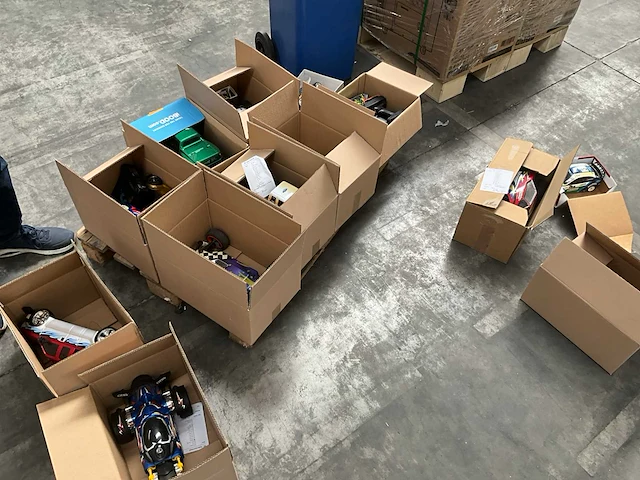 Diverse telegeleide rc-auto, o.a. robbe, total, ikko, hpi racing (14x) - afbeelding 1 van  15