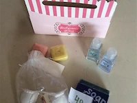 Diverse toiletartikelen - afbeelding 1 van  2