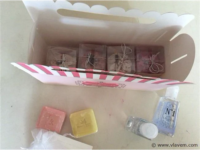 Diverse toiletartikelen - afbeelding 2 van  2