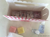 Diverse toiletartikelen - afbeelding 2 van  2