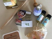 Diverse toiletartikelen - afbeelding 1 van  2