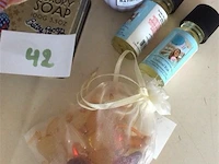 Diverse toiletartikelen - afbeelding 2 van  2