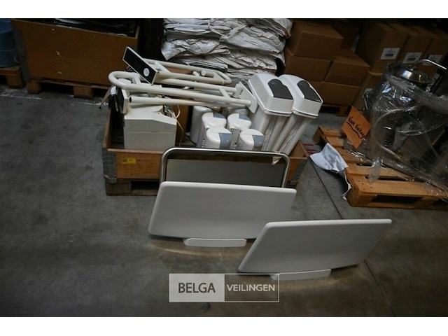 Diverse toiletartikelen - afbeelding 1 van  4