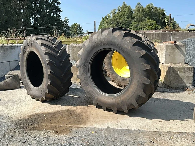 Diverse tractorbanden, banden, wielen en velgen - afbeelding 1 van  7