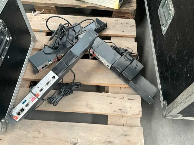 Diverse transmitters extron (3x) - afbeelding 1 van  5