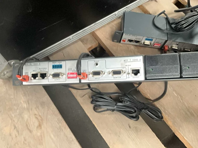 Diverse transmitters extron (3x) - afbeelding 2 van  5