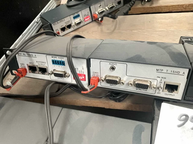 Diverse transmitters extron (3x) - afbeelding 3 van  5
