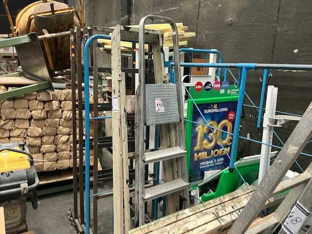 Diverse trapladders (2x) - afbeelding 1 van  3