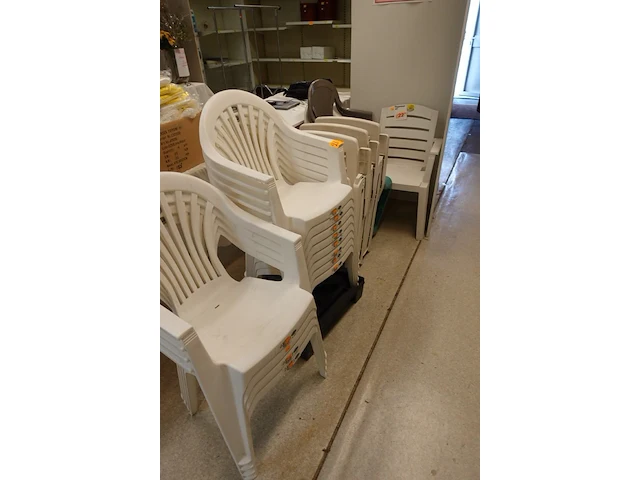Diverse tuinstoelen - afbeelding 1 van  3