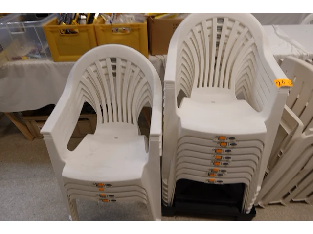 Diverse tuinstoelen - afbeelding 2 van  3
