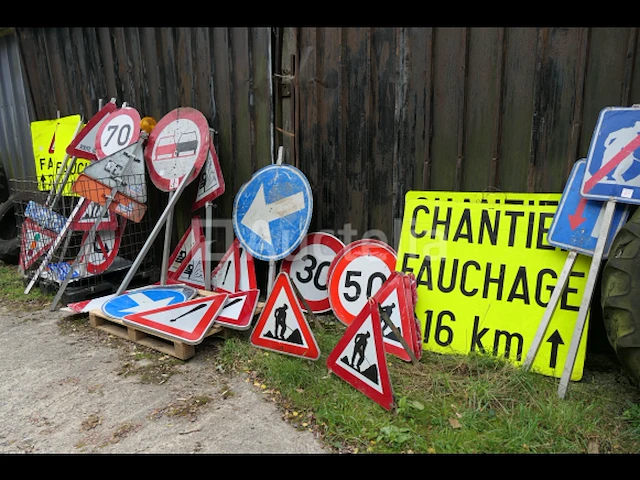 Diverse verkeersborden - afbeelding 1 van  5