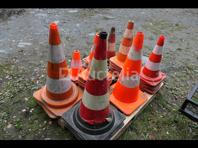 Diverse verkeerskegels - afbeelding 1 van  5