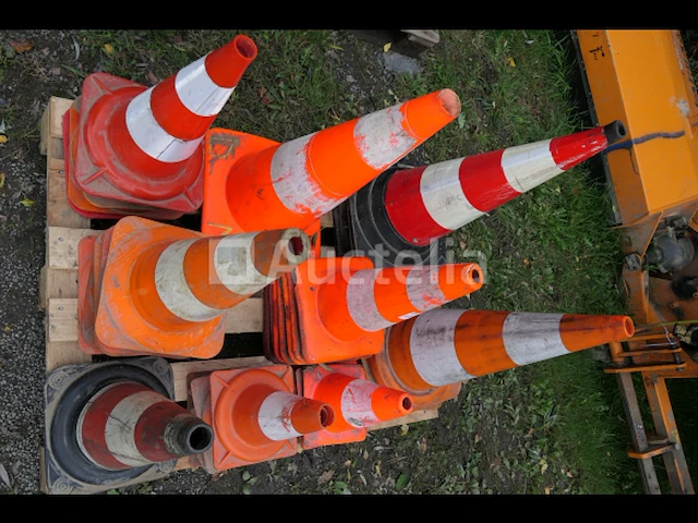 Diverse verkeerskegels - afbeelding 5 van  5