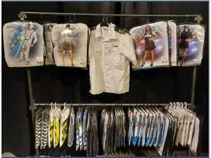 Diverse verkleedkleren en attributen