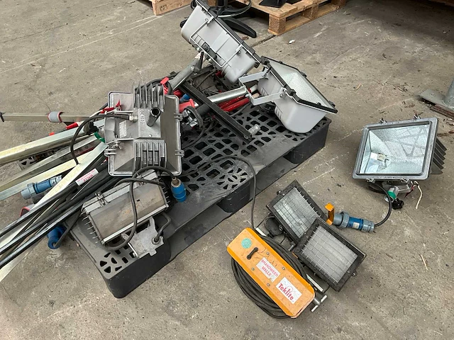 Diverse verlichting en statieven - afbeelding 4 van  11