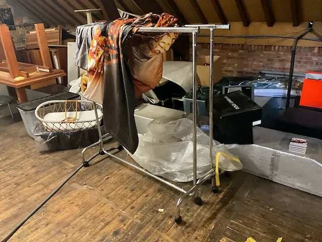 Diverse verrijdbare kledingrekken - afbeelding 4 van  7