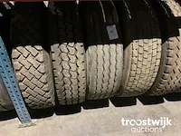 Diverse vrachtwagenbanden - afbeelding 3 van  9