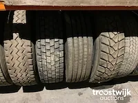 Diverse vrachtwagenbanden - afbeelding 4 van  9