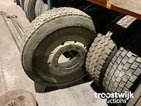 Diverse vrachtwagenbanden - afbeelding 8 van  9