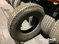 Diverse vrachtwagenbanden - afbeelding 9 van  9