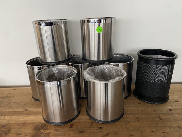 Diverse vuilnisemmers - afbeelding 2 van  2