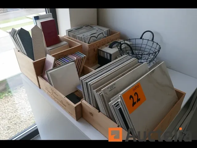 Diverse wandtegels ( stalen ) - afbeelding 1 van  8