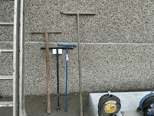 Diverse watersleutels (4x) - afbeelding 1 van  3