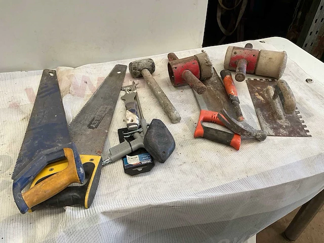 Diverse werkgereedschap - afbeelding 1 van  3