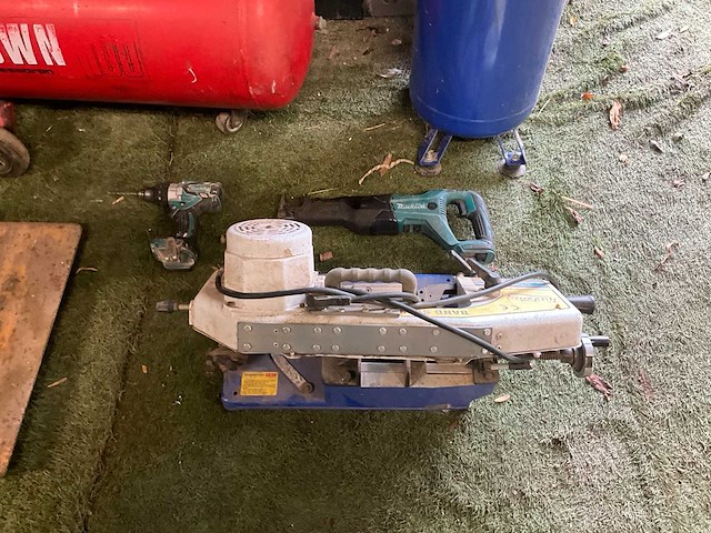 Diverse werkgereedschappen - afbeelding 6 van  10