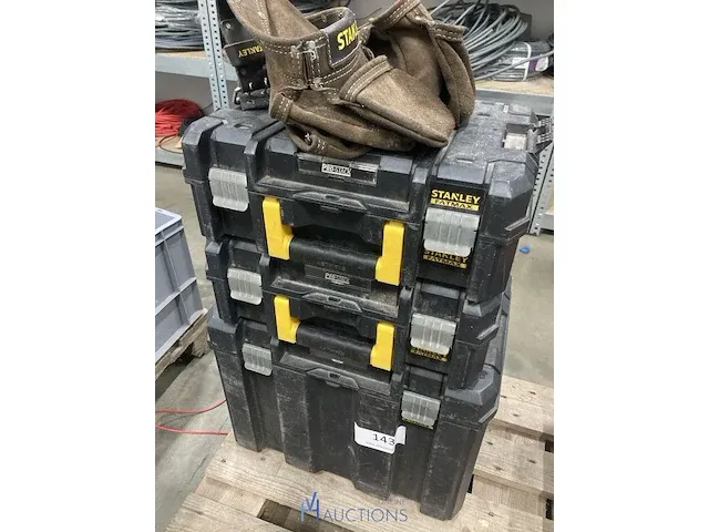 Diverse werkkoffers stanley - afbeelding 1 van  4