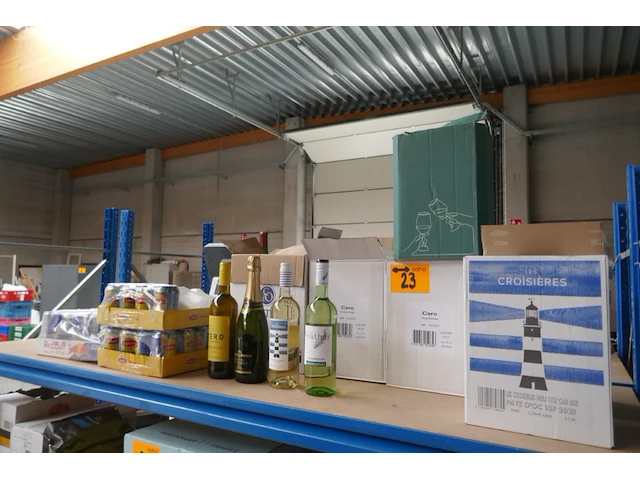 Diverse wijnen, likeuren en dranken - afbeelding 1 van  5