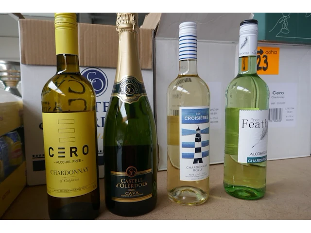 Diverse wijnen, likeuren en dranken - afbeelding 2 van  5