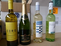 Diverse wijnen, likeuren en dranken - afbeelding 2 van  5